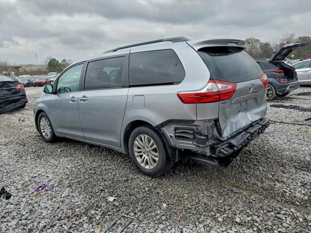 Toyota Sienna Xle Image 3