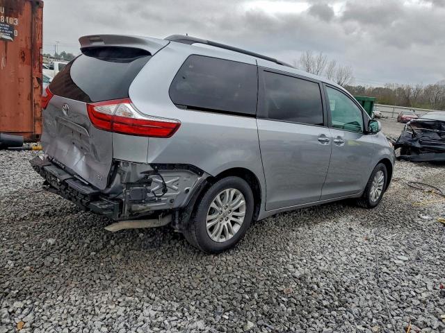 Toyota Sienna Xle Image 2