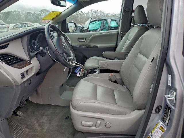 Toyota Sienna Xle Image 4