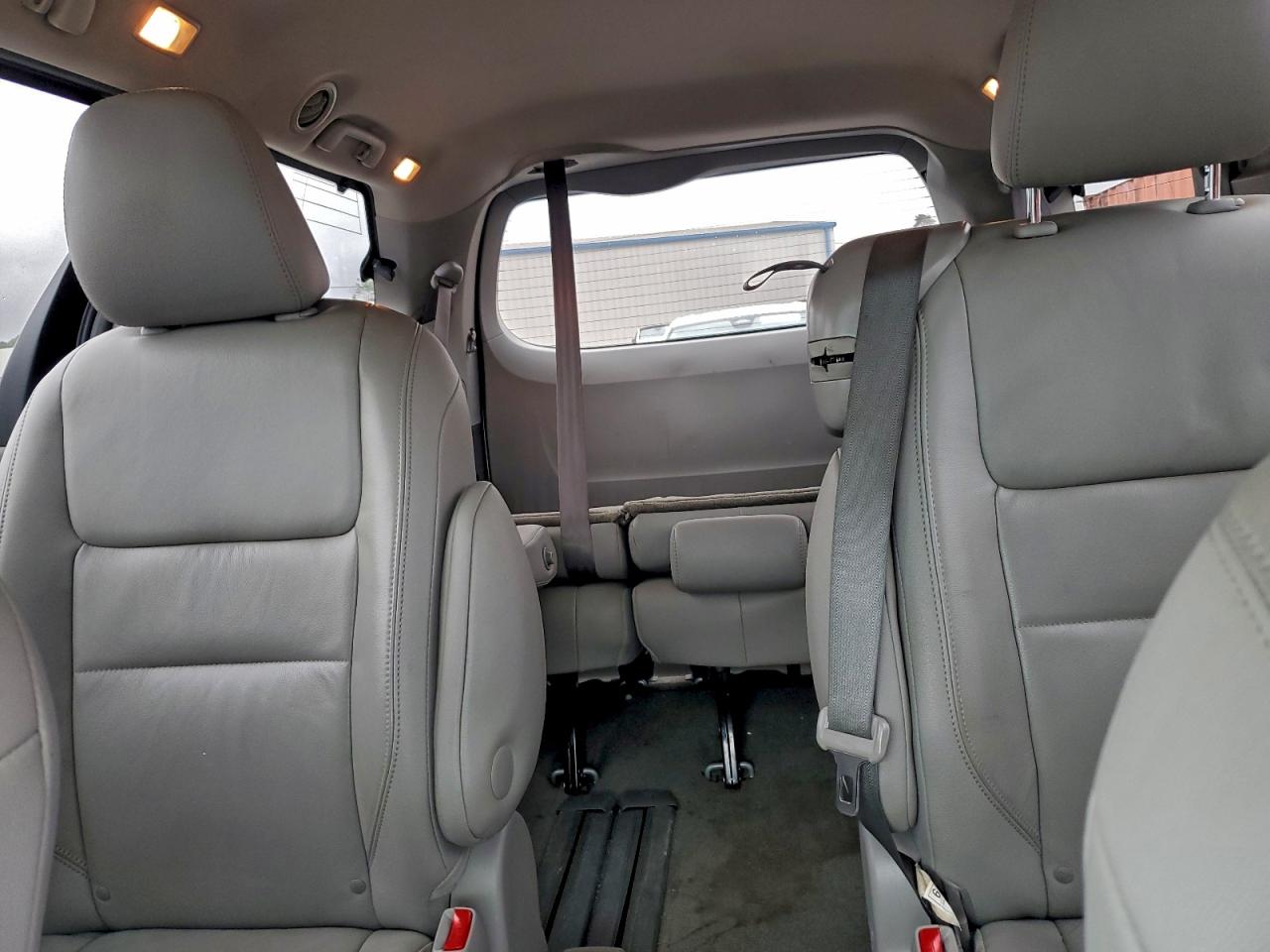 Toyota Sienna Xle Image 6