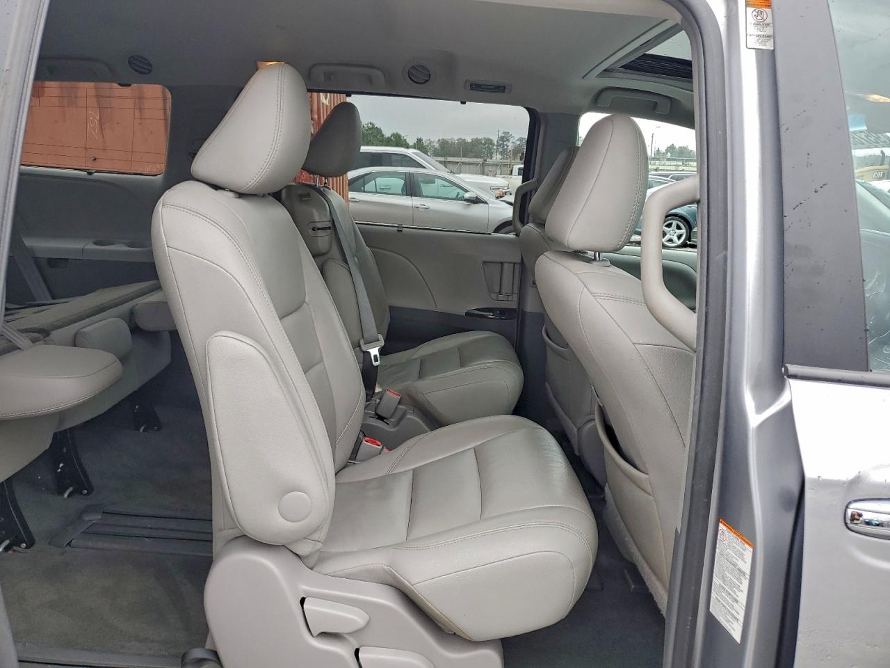 Toyota Sienna Xle Image 10