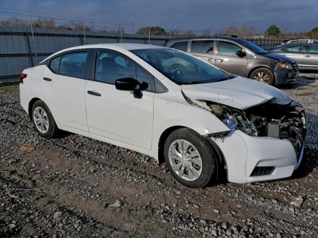 Nissan Versa S Image 4