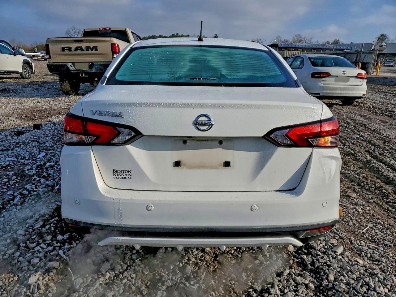 Nissan Versa S Image 5