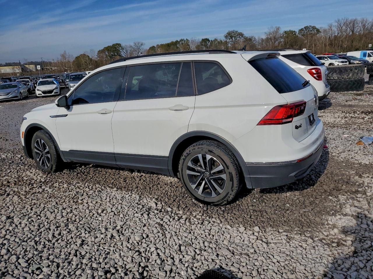 Volkswagen Tiguan S Image 9