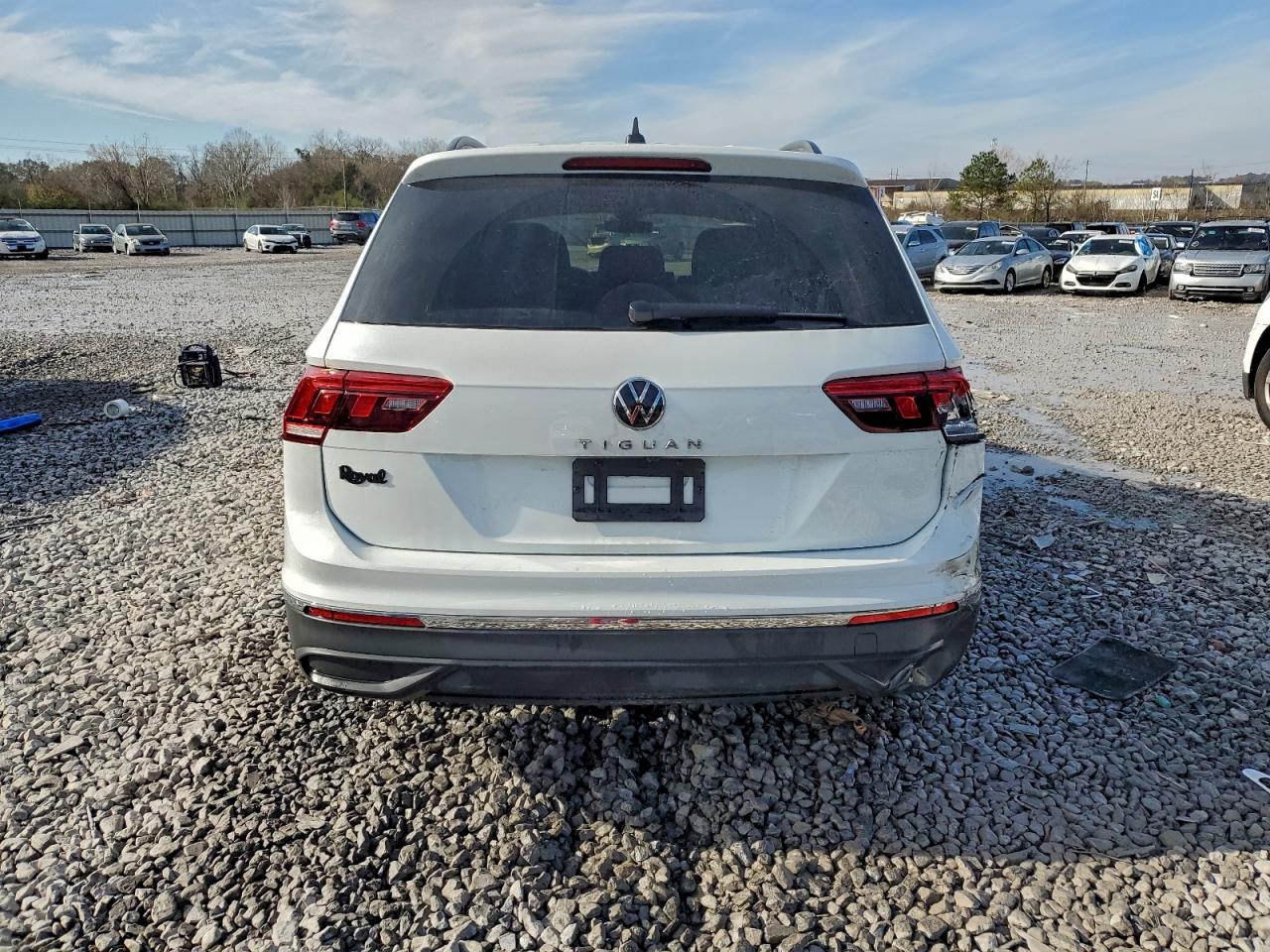 Volkswagen Tiguan S Image 10