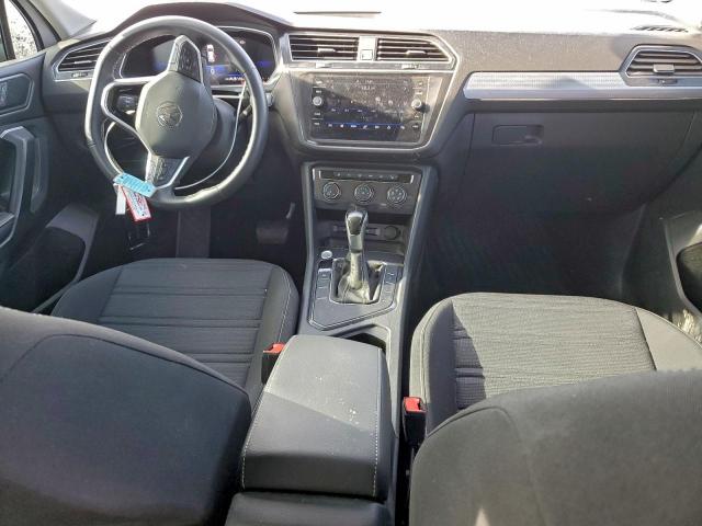 Volkswagen Tiguan S Image 5