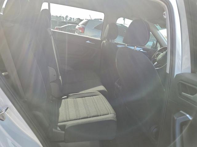 Volkswagen Tiguan S Image 11