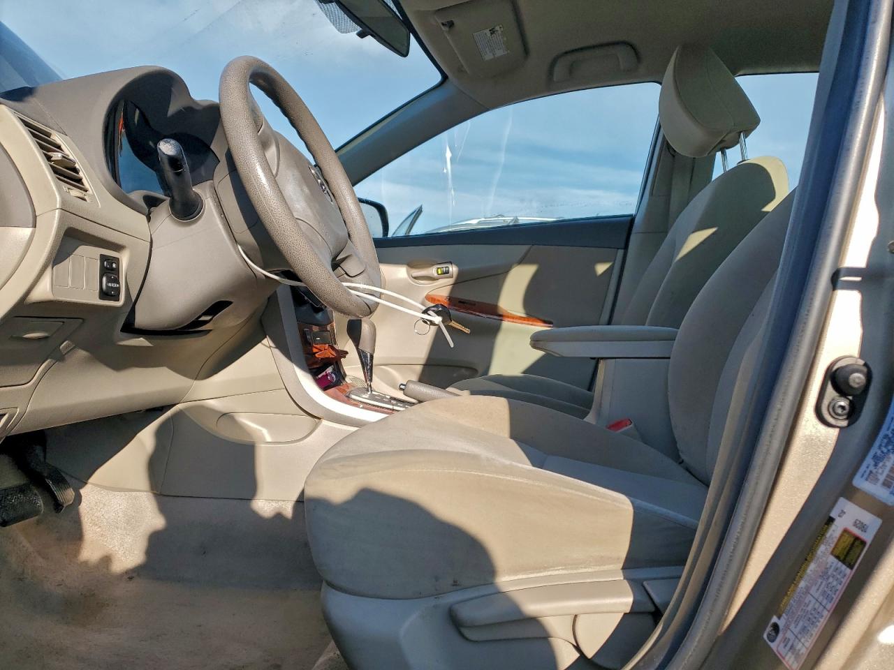 Toyota Corolla Base Image 4