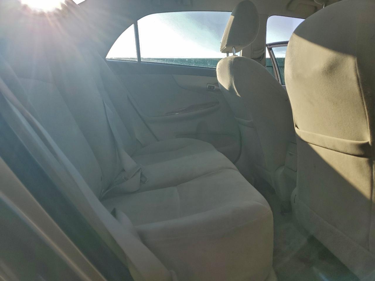 Toyota Corolla Base Image 7