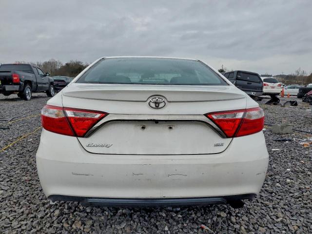 Toyota Camry Le Image 8