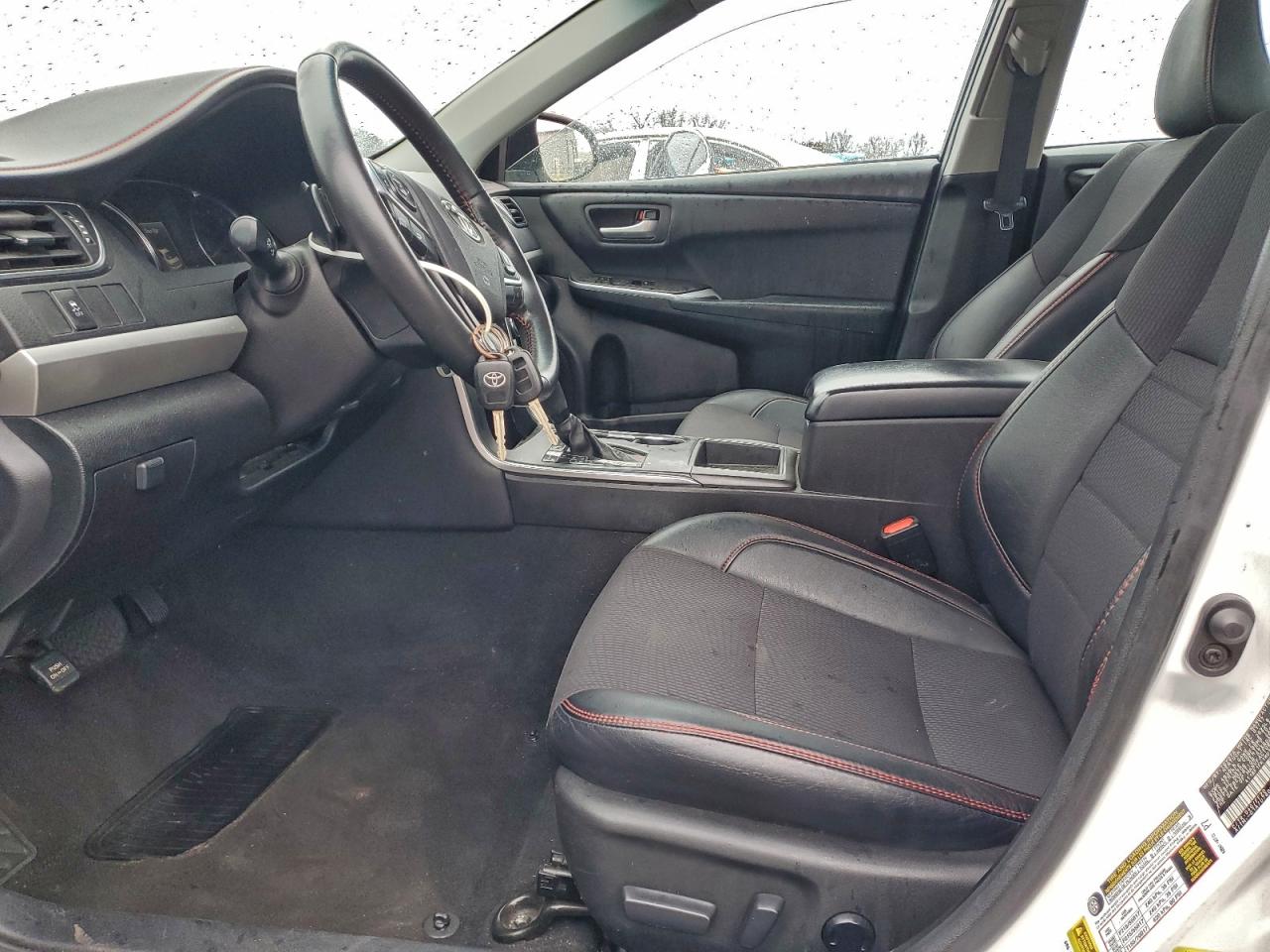 Toyota Camry Le Image 4