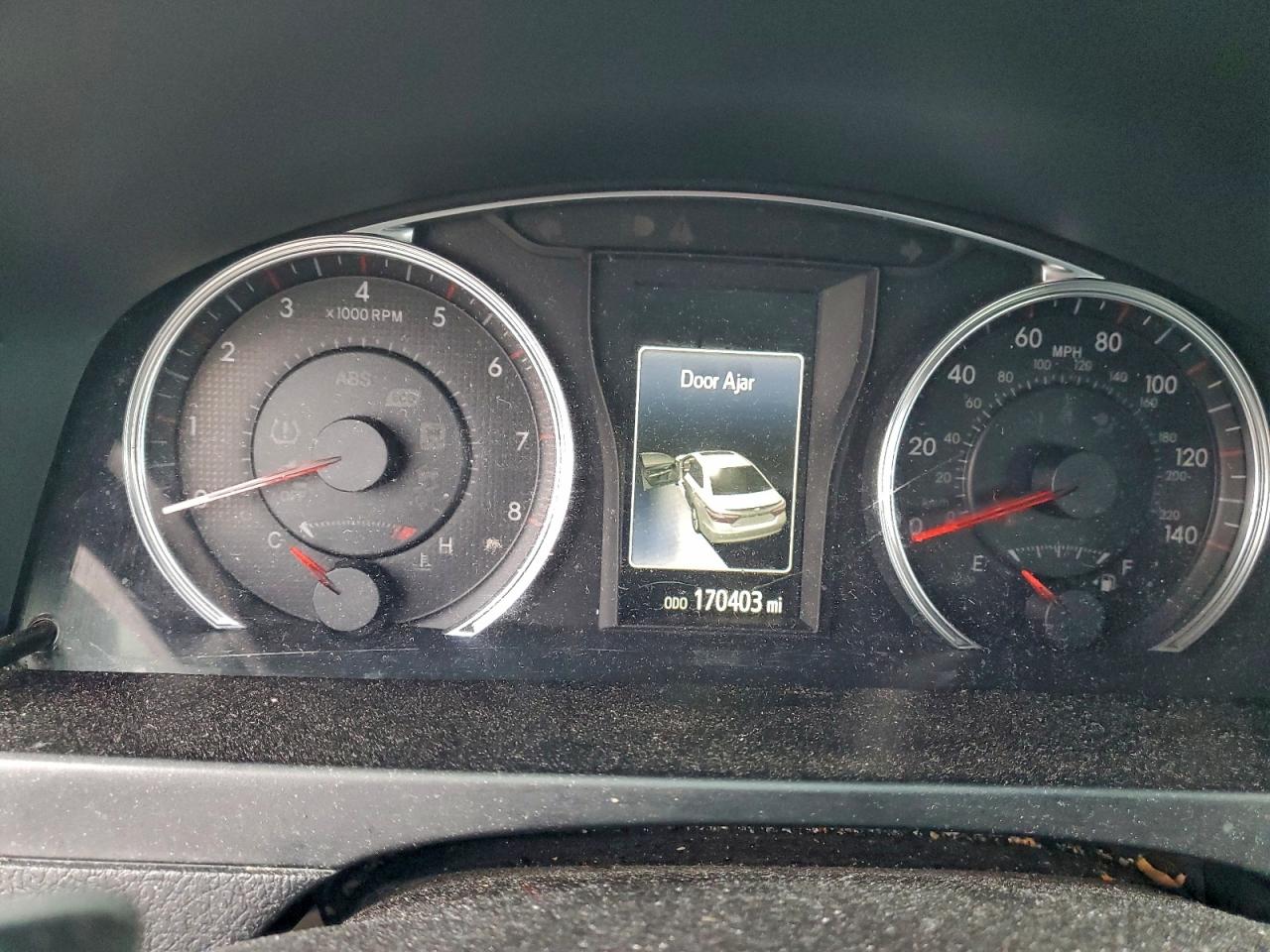 Toyota Camry Le Image 10