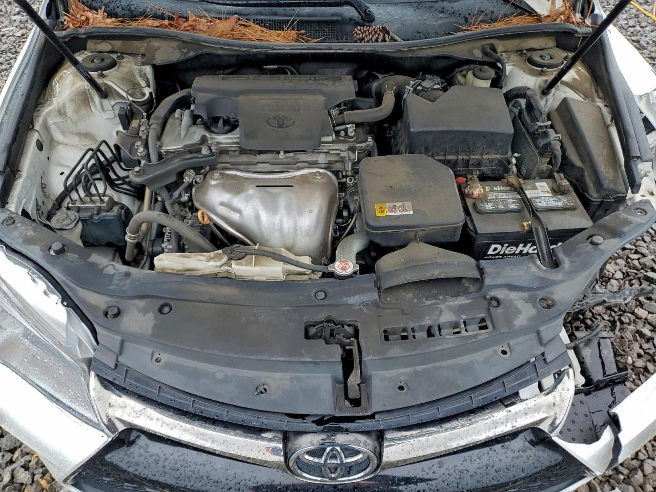 Toyota Camry Le Image 12
