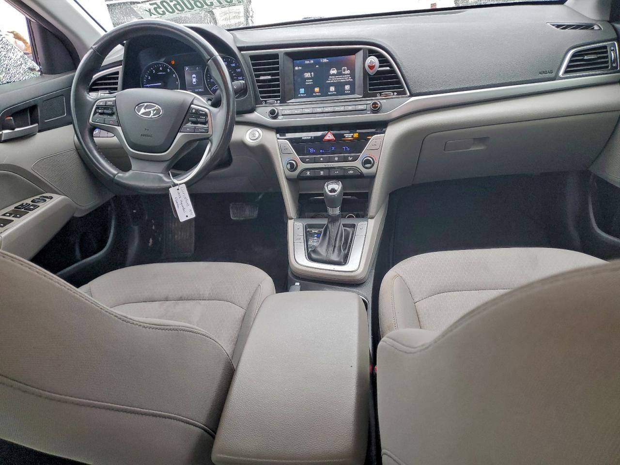 Hyundai ELANTRA Sel Image 3