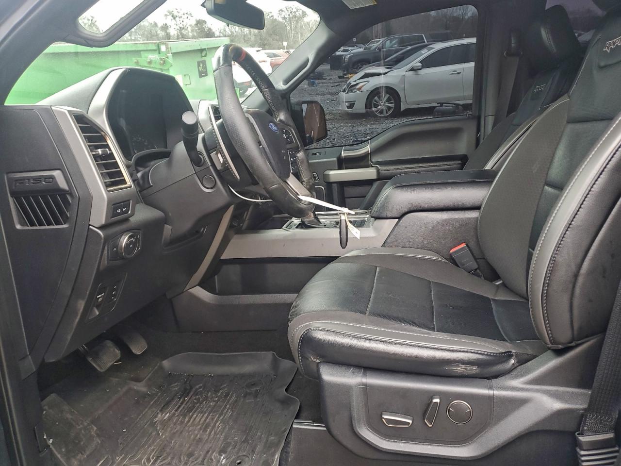 Ford F-150 Raptor Image 9