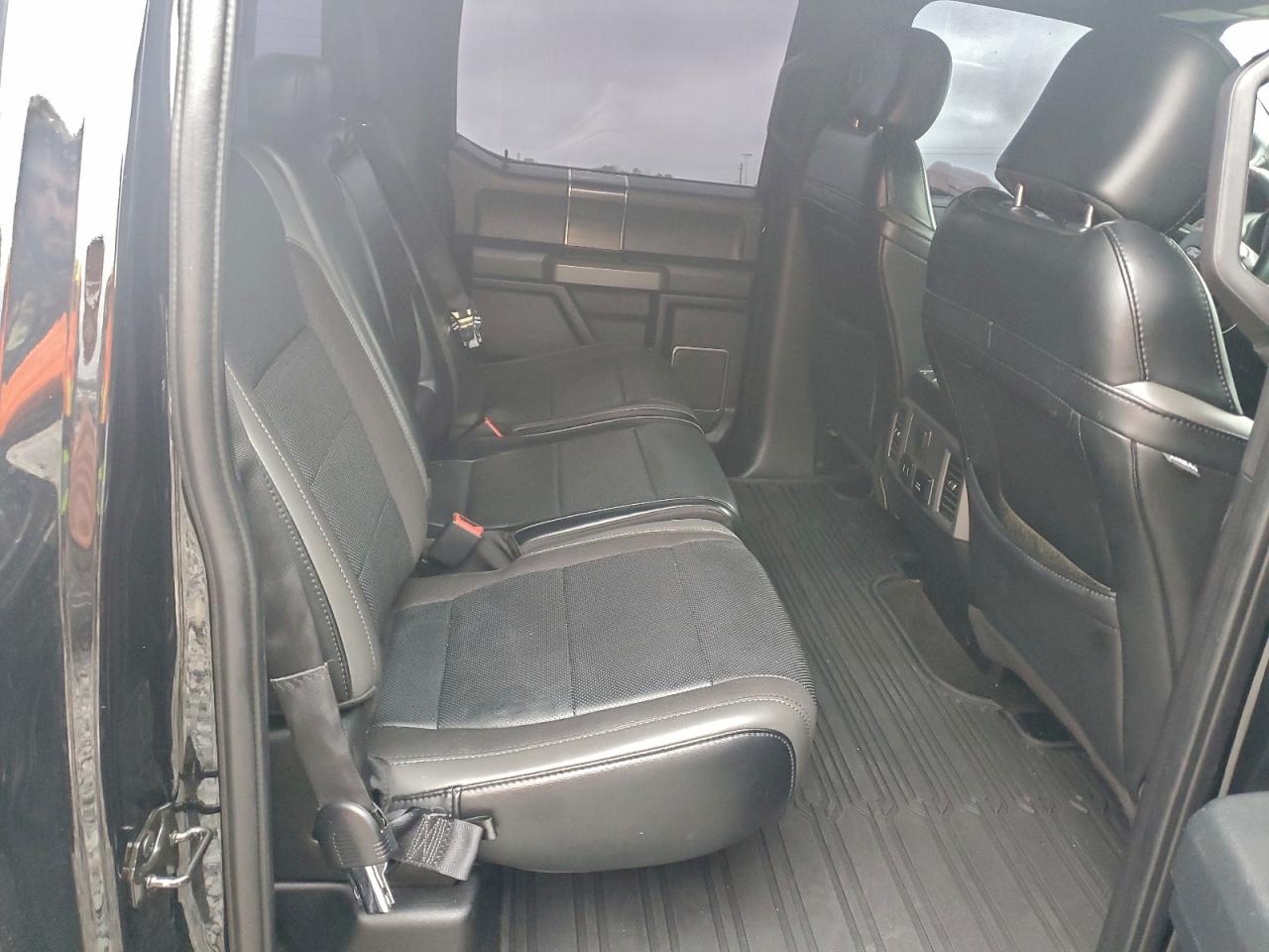 Ford F-150 Raptor Image 11