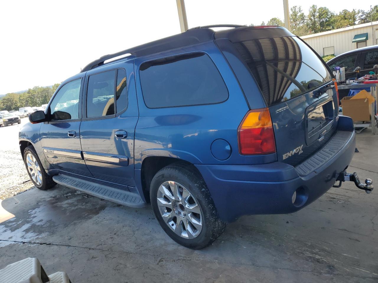GMC Envoy Xl Image 2