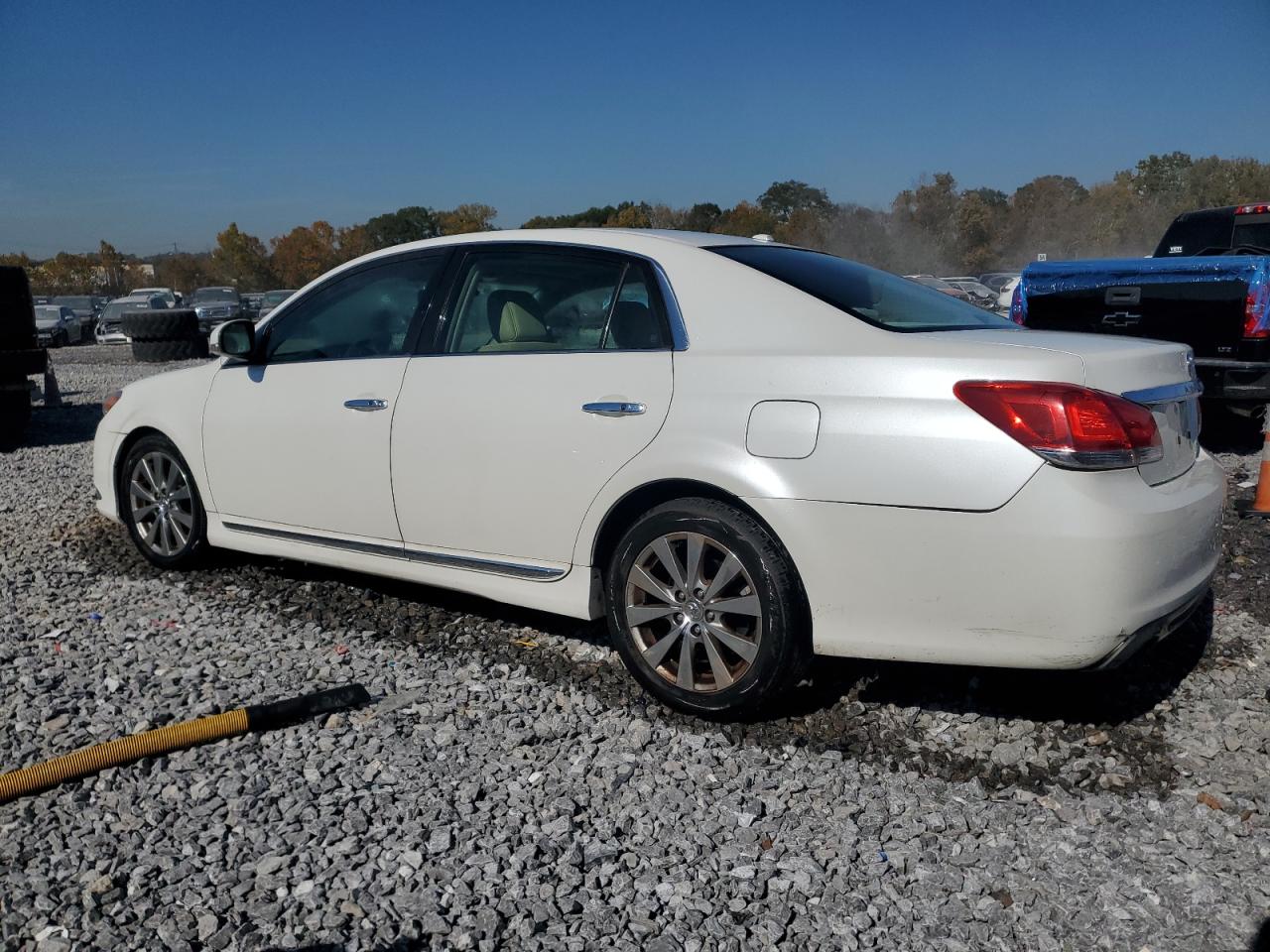 Toyota Avalon Base Image 11