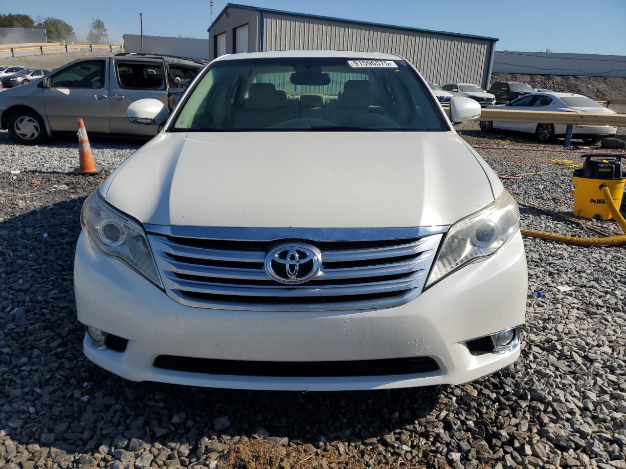 Toyota Avalon Base Image 4