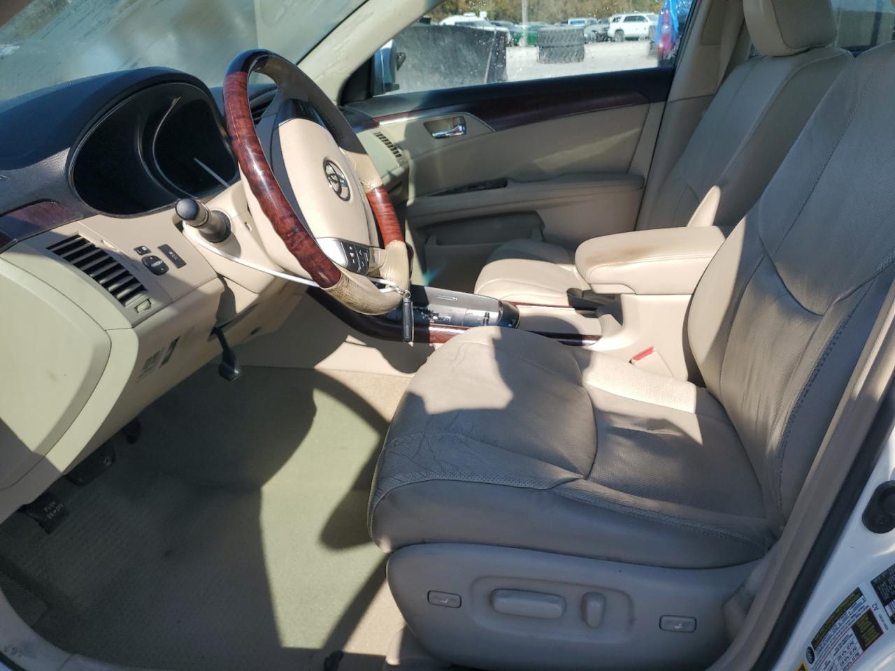 Toyota Avalon Base Image 7