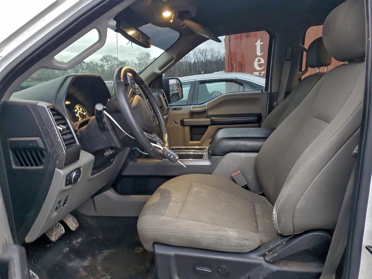 Ford F-150 Supercrew Image 8