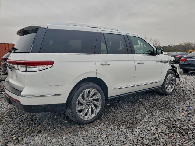 Lincoln Navigator Reserve Image 2