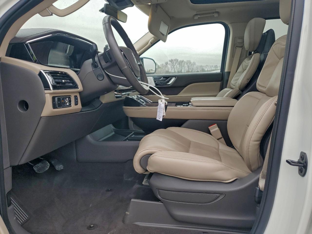 Lincoln Navigator Reserve Image 4