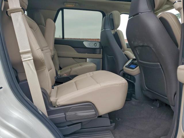 Lincoln Navigator Reserve Image 11