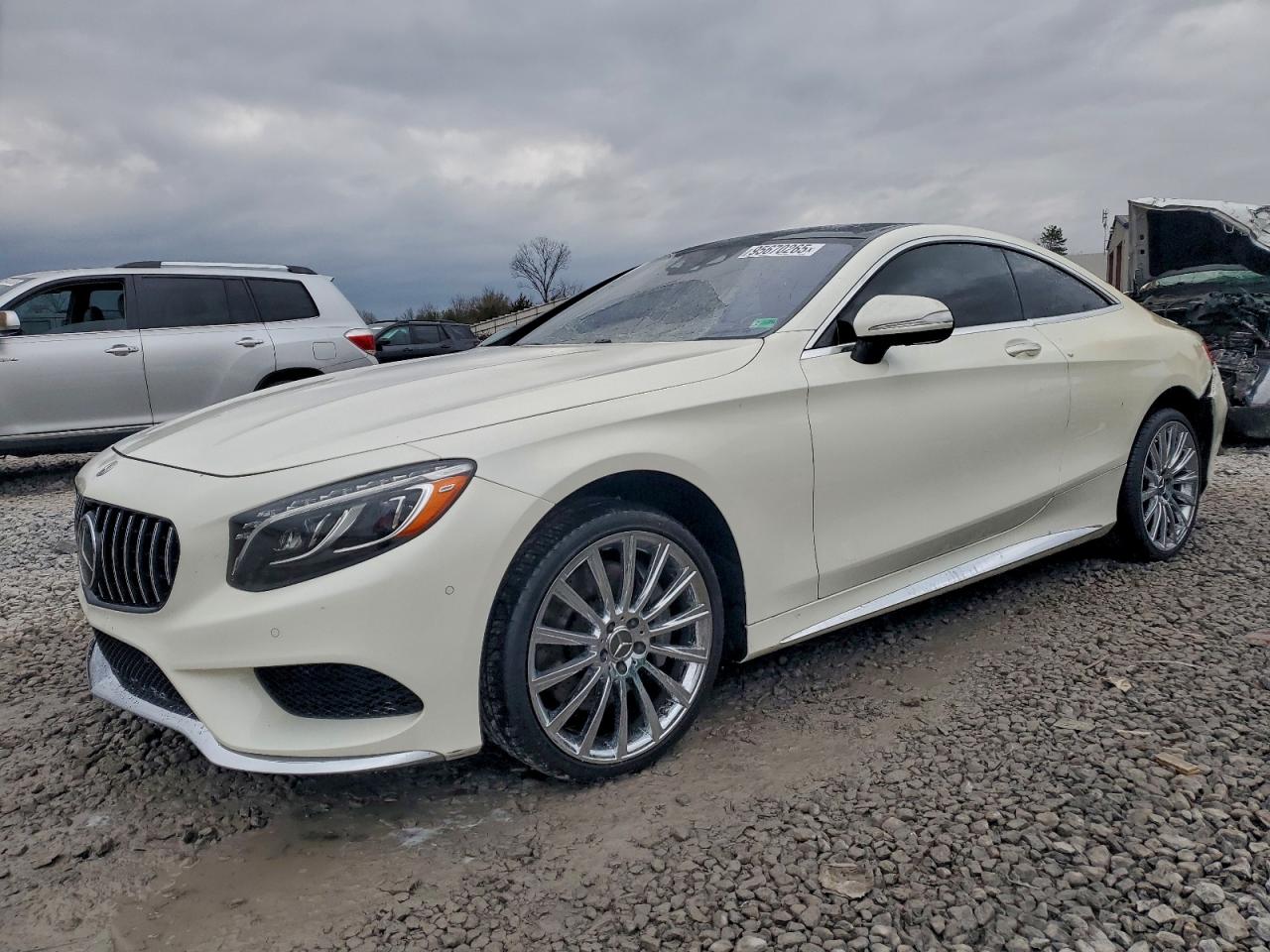 Mercedes-Benz S-Class 550 Image 1