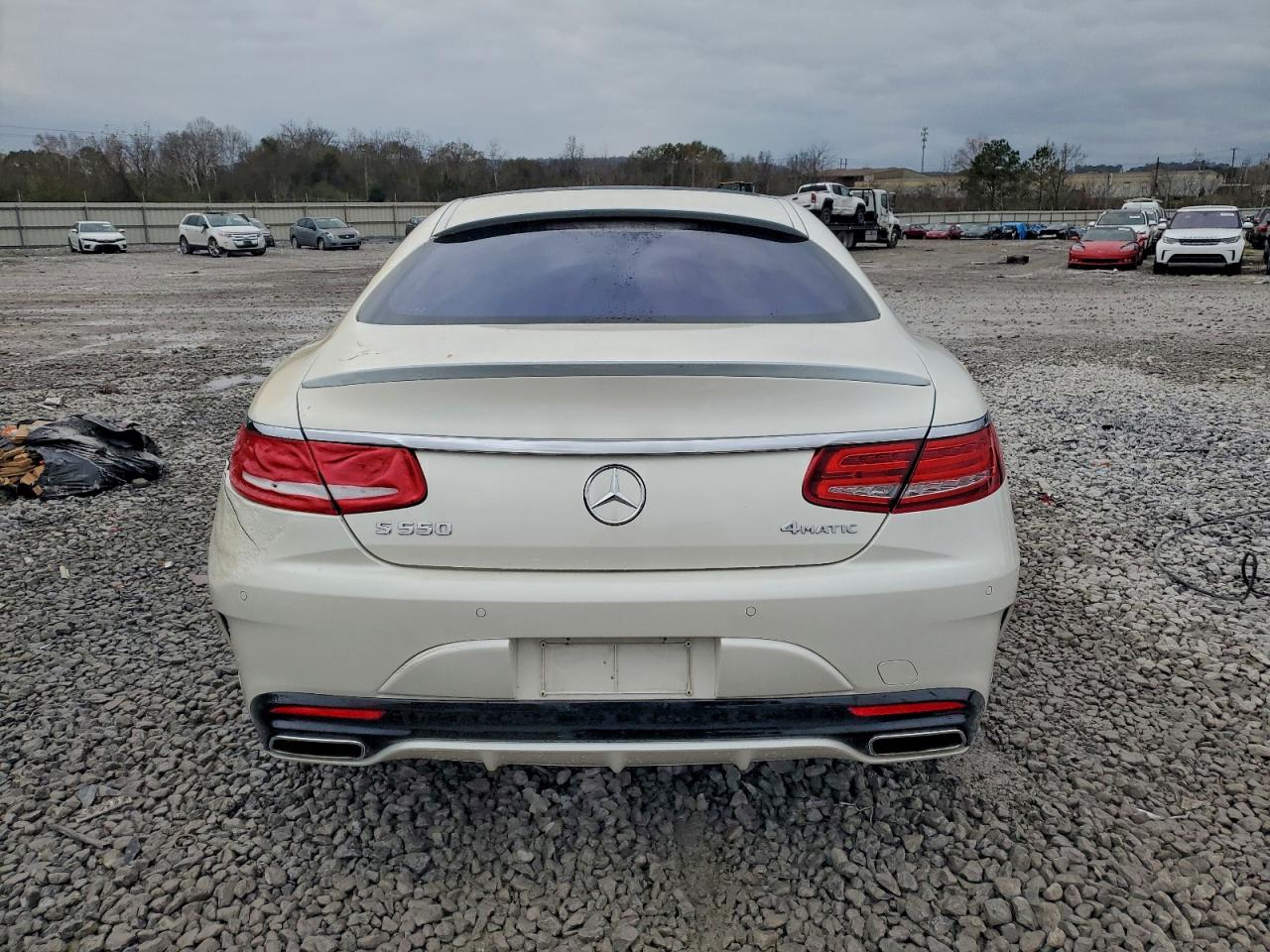 Mercedes-Benz S-Class 550 Image 4
