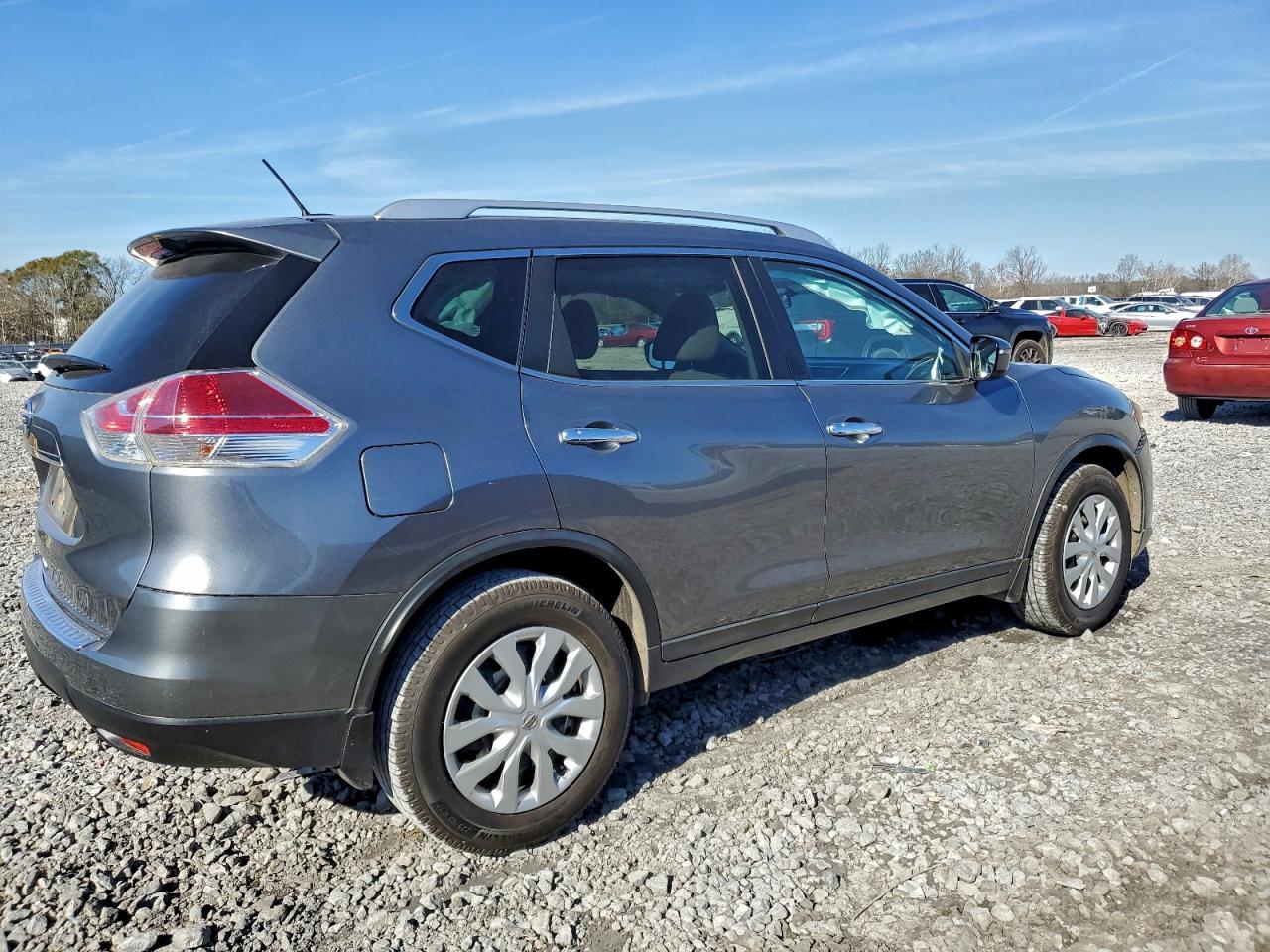 Nissan Rogue S Image 2