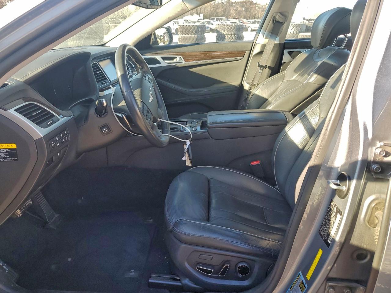 Hyundai Genesis 3.8l Image 12