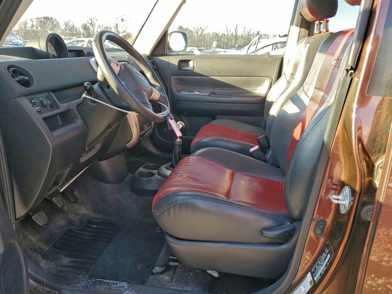 Toyota Scion Xb Image 6