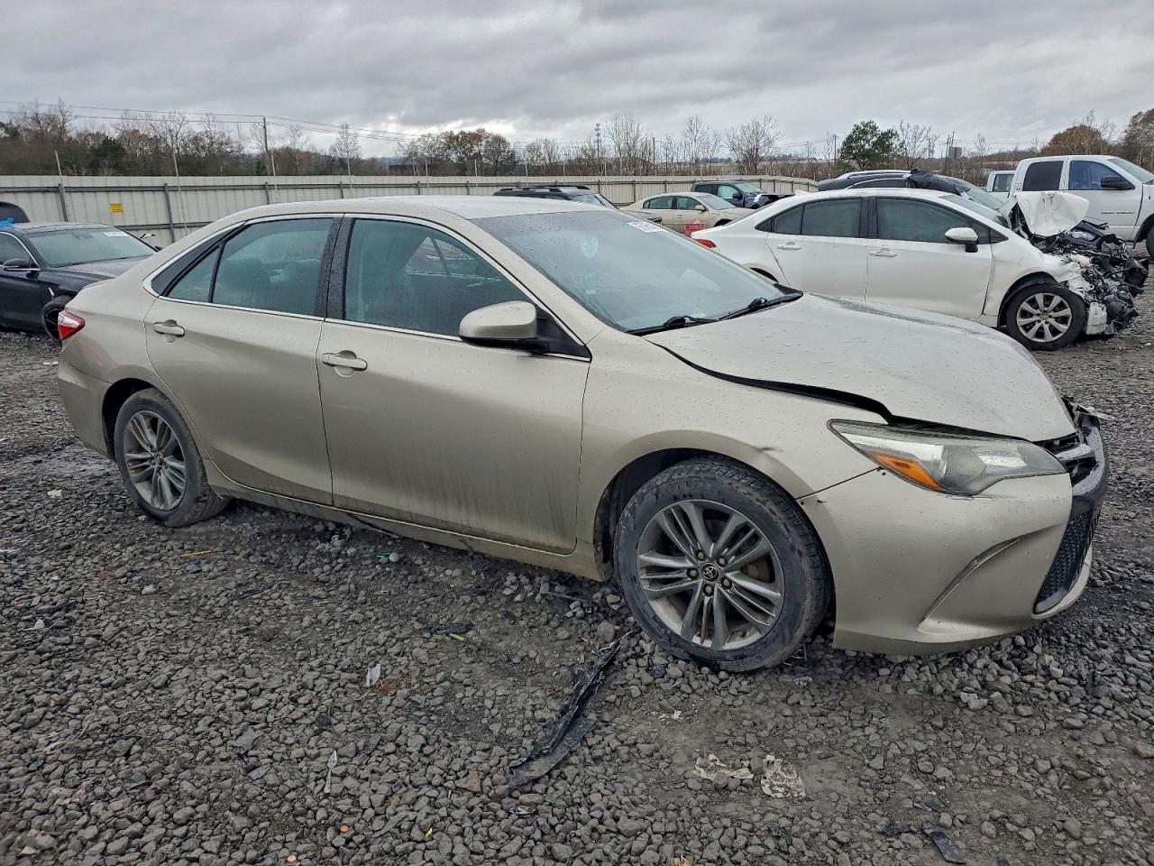 Toyota Camry Le Image 7