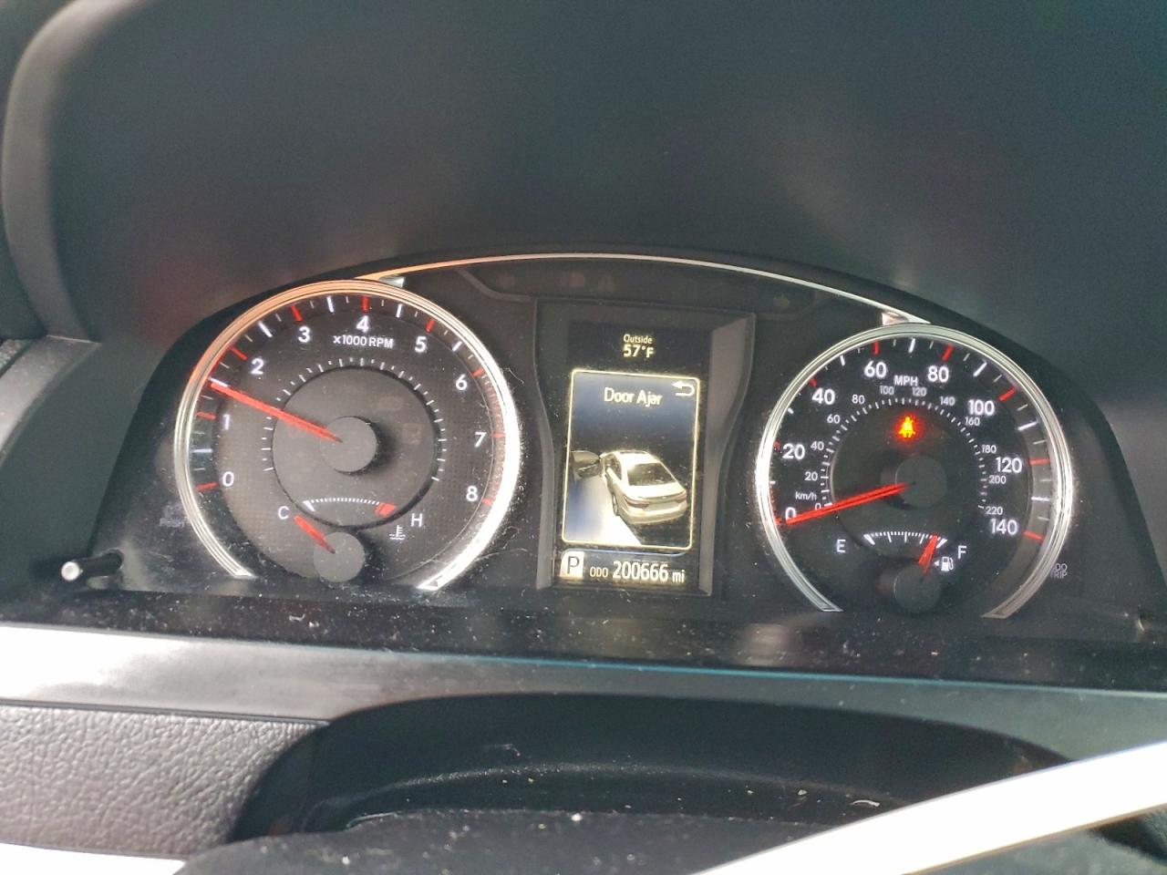 Toyota Camry Le Image 12