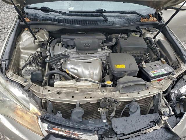 Toyota Camry Le Image 9