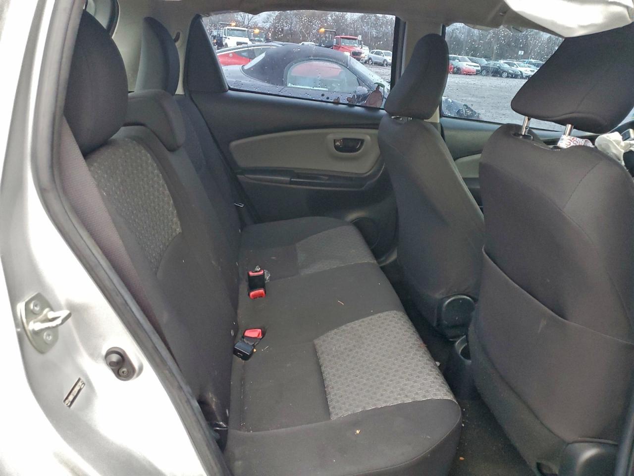 Toyota Yaris L Image 8