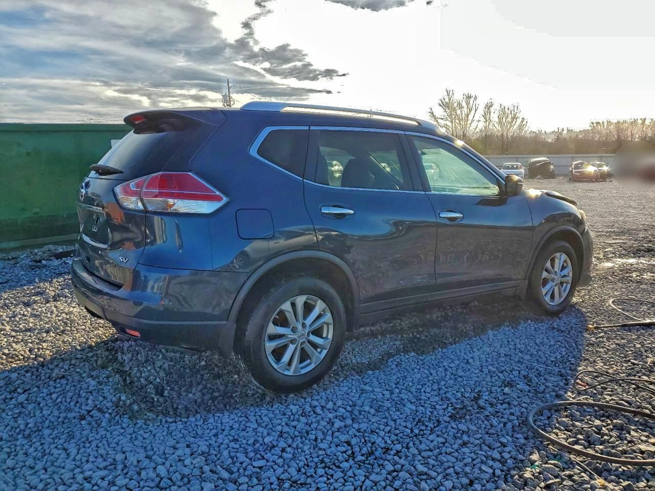 Nissan Rogue S Image 2