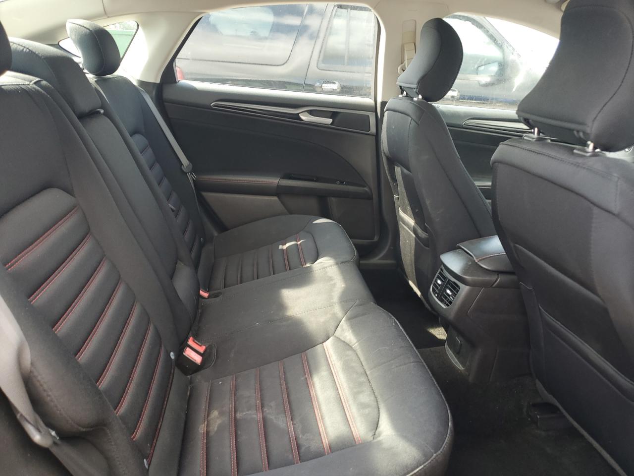 Ford Fusion Se Image 9