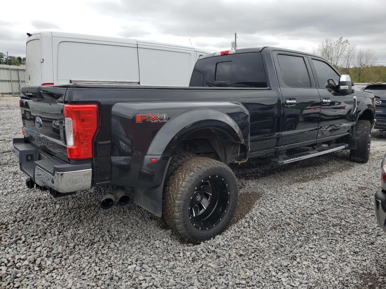 Ford F-350 Super Duty Image 2