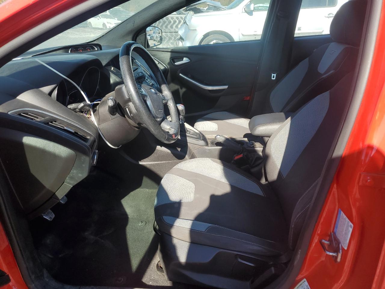 Ford Focus St Image 12