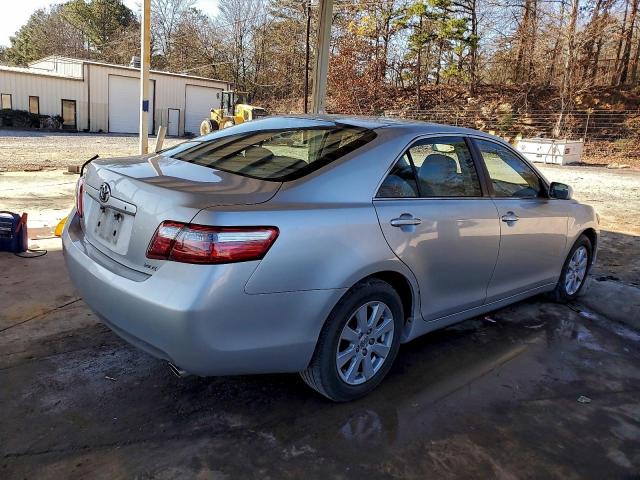 Toyota Camry Le Image 11