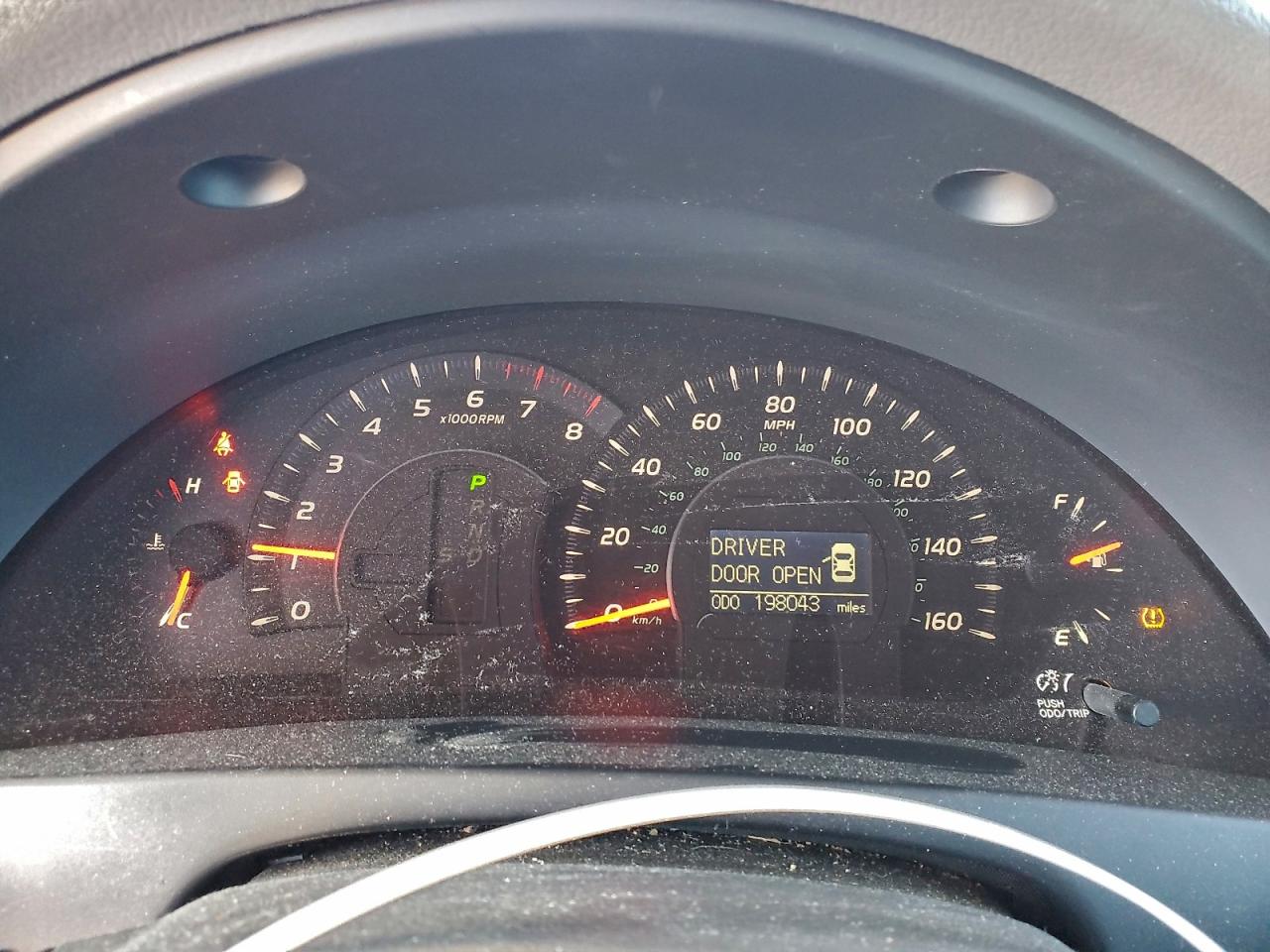 Toyota Camry Le Image 6