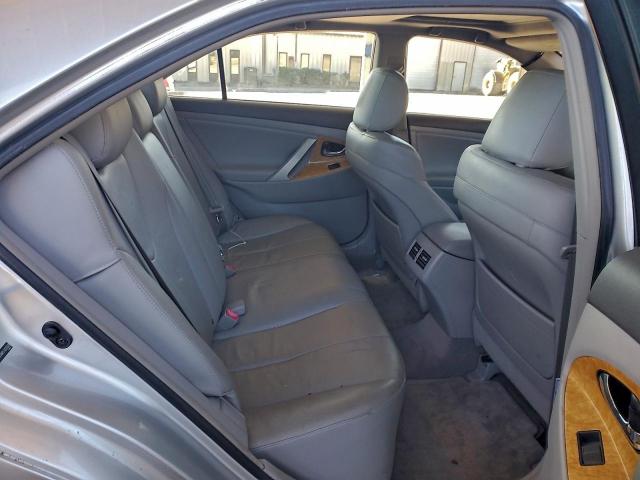 Toyota Camry Le Image 7