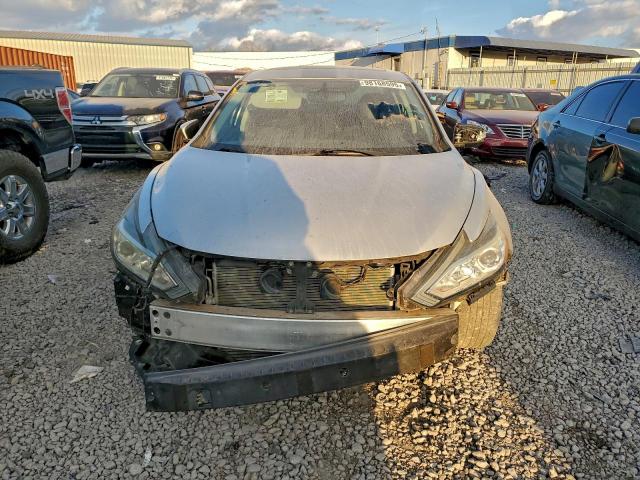 Nissan Altima 2.5 Image 3