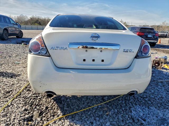 Nissan Altima Base Image 13