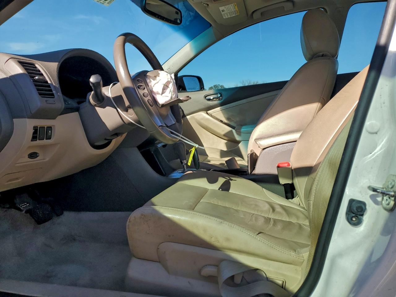 Nissan Altima Base Image 11