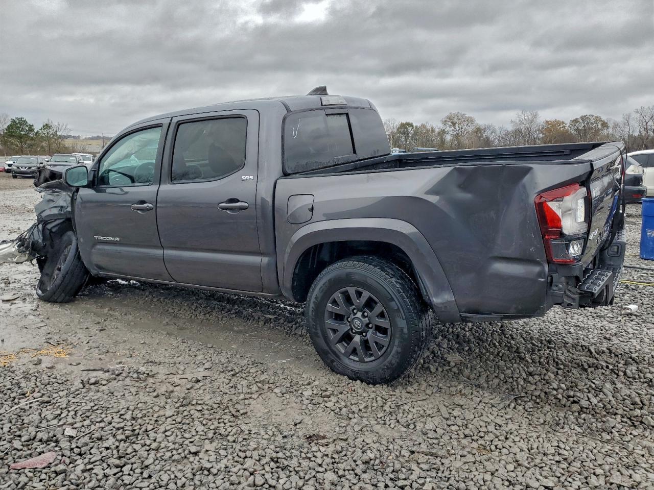Toyota Tacoma Double Cab Image 12