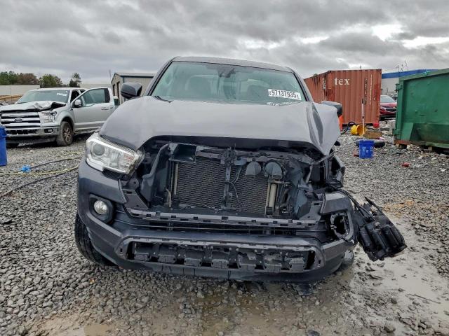 Toyota Tacoma Double Cab Image 3