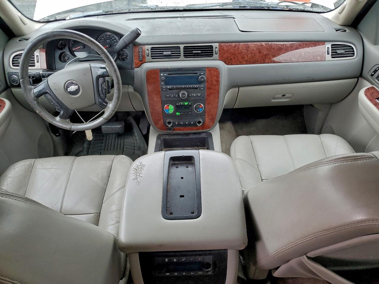 Chevrolet Suburban C1500 Ls Image 6